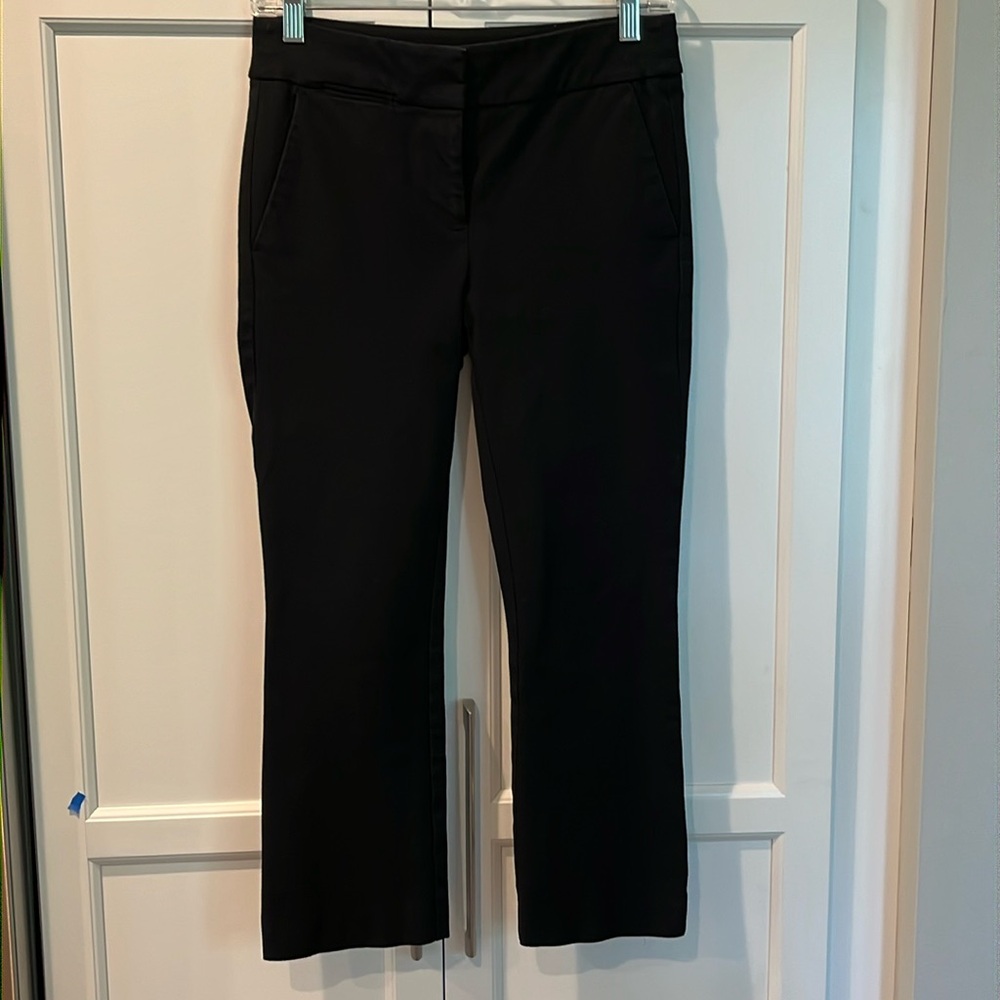 LOFT Petite Capri Size 2P. Black. Front and back pocket.